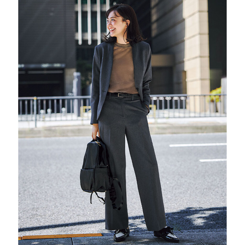 ジャケパンセットアップの通勤コーデ