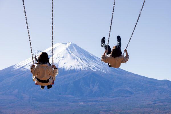富士パノラマロープウェイに、2021年にオープンした絶景ブランコ