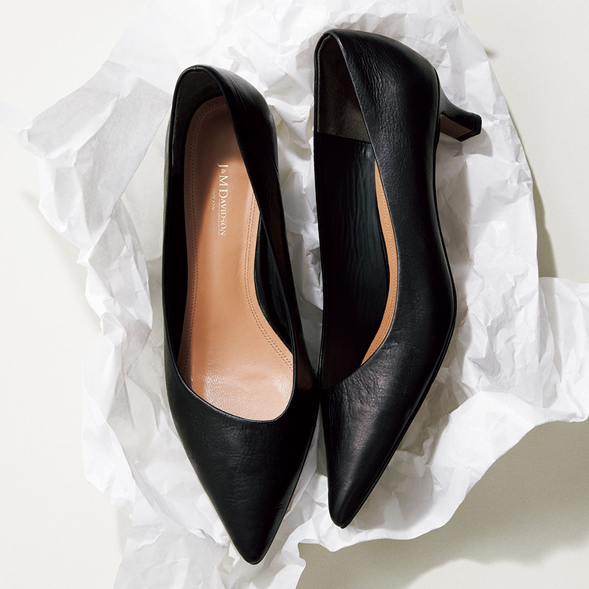 J＆M DAVIDSONのポインテッドトゥパンプス