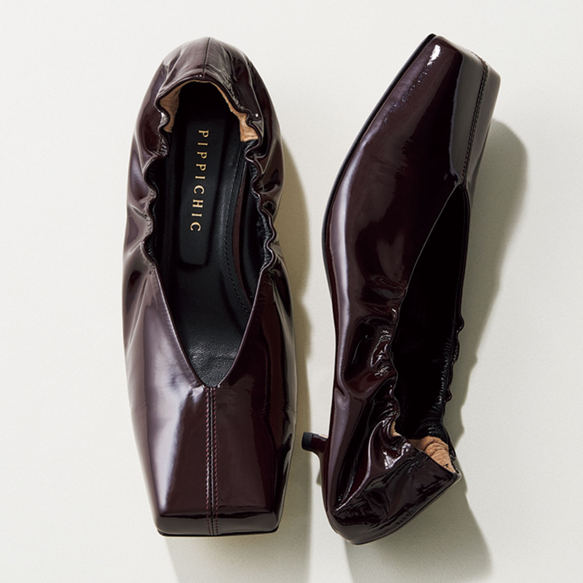 PIPPICHICのパテントスクエアトゥパンプス