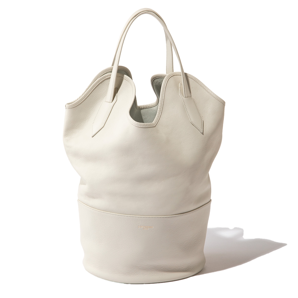 J&M デヴィッドソンの“RAY BUCKET”ホワイトバッグ