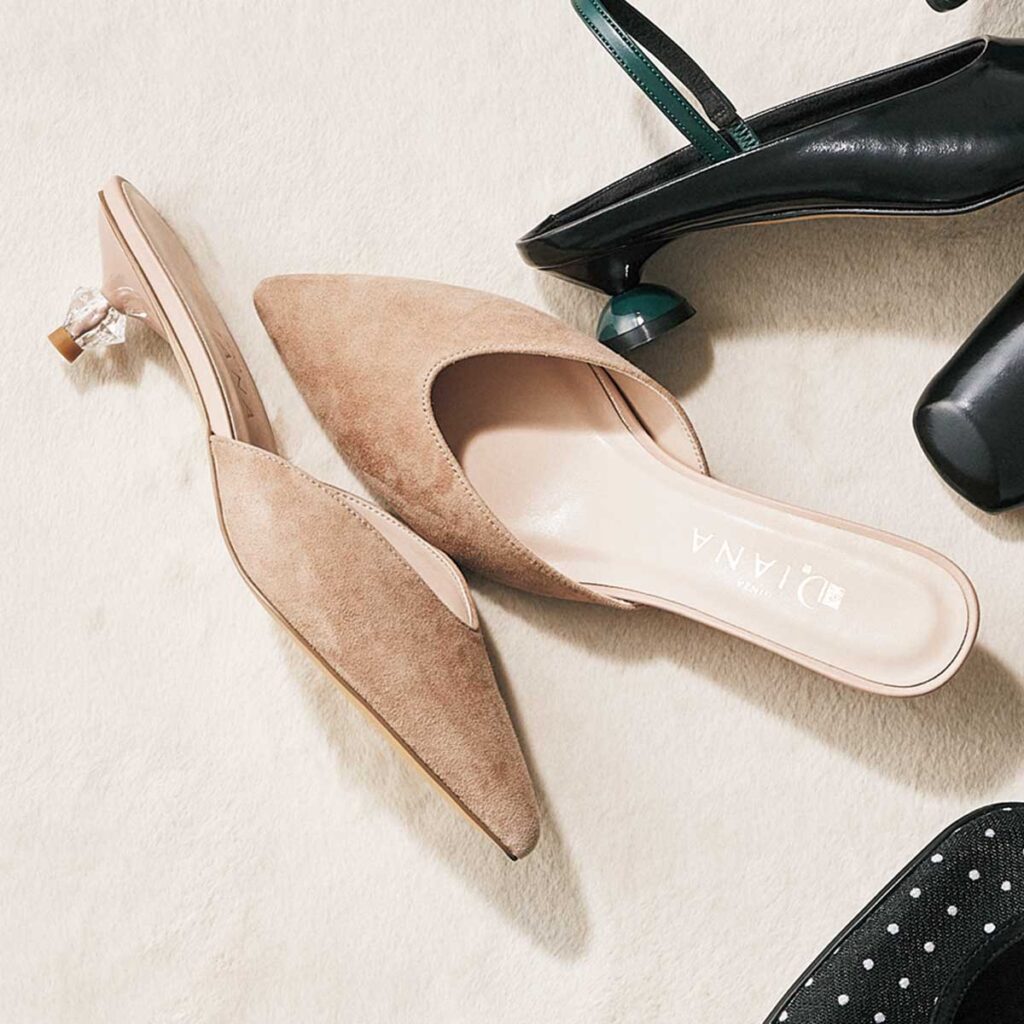 ビジューヒールパンプス