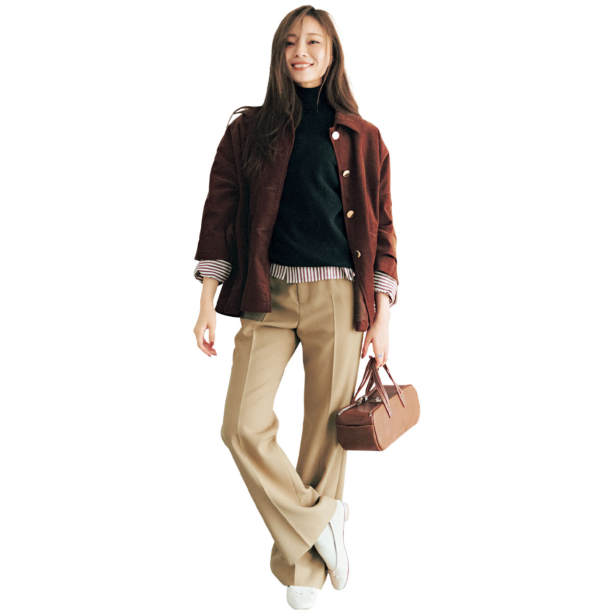 黒タートルとシャツのレイヤードコーデ