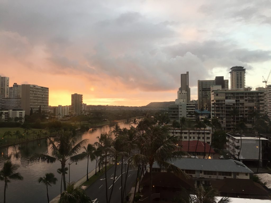 ハワイには、Airbnbでレン