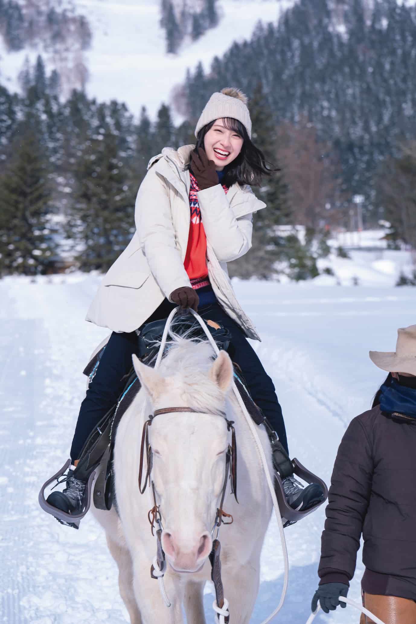 金村美玖写真集先行カット_乗馬