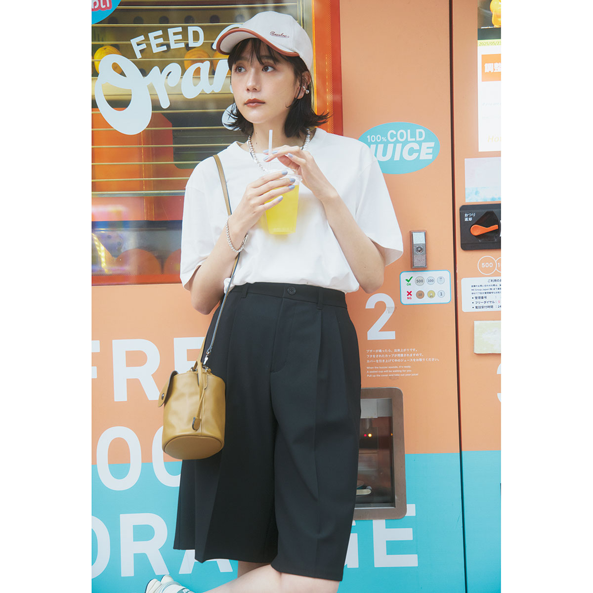ユニクロの白Tとハーフパンツのスポーティコーデ
