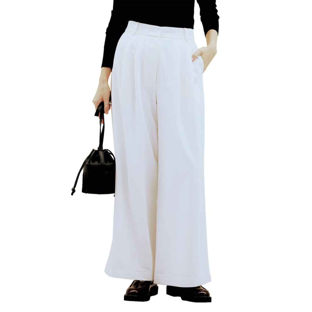 白のワイドスラックス