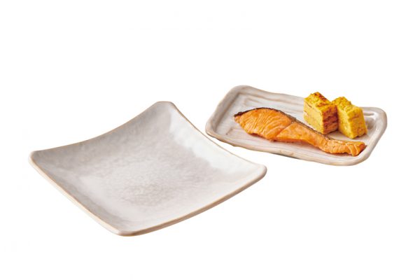 ナチュラルキッチンの美濃焼namijiシリーズの長方形皿、正方形皿