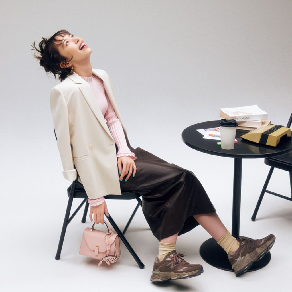 ニューバランスのブラウンスニーカー