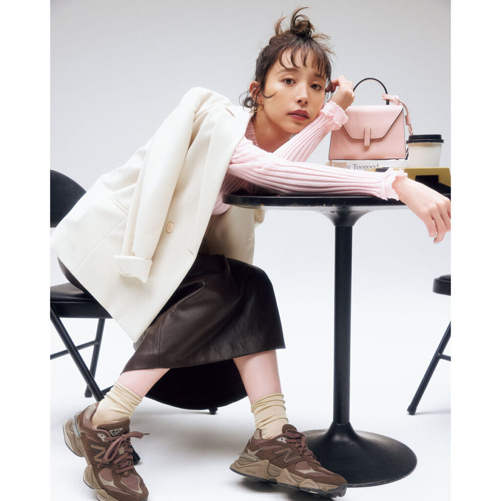 ニューバランスのブラウンスニーカー