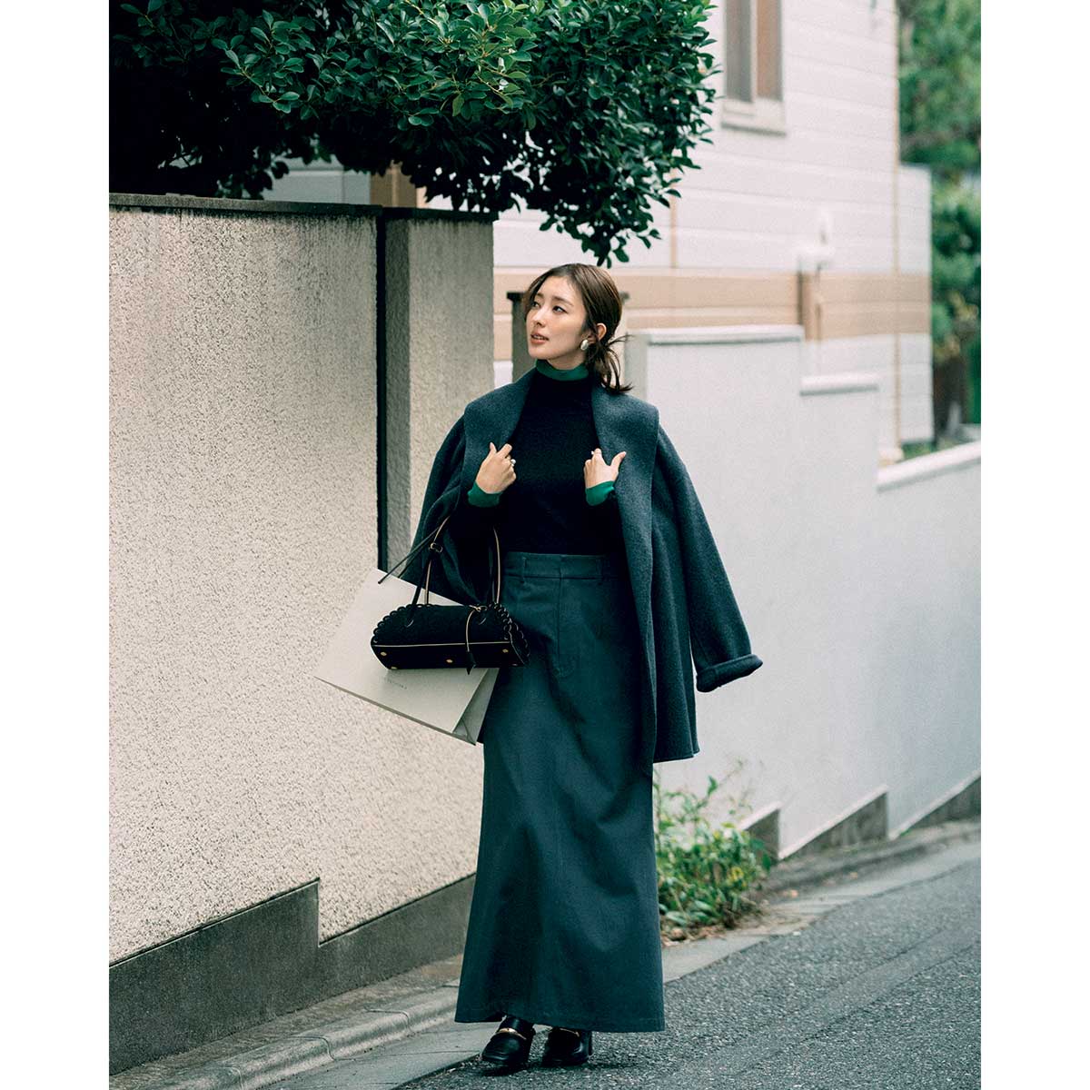 タートルの重ね着にグレースカートのコーデ