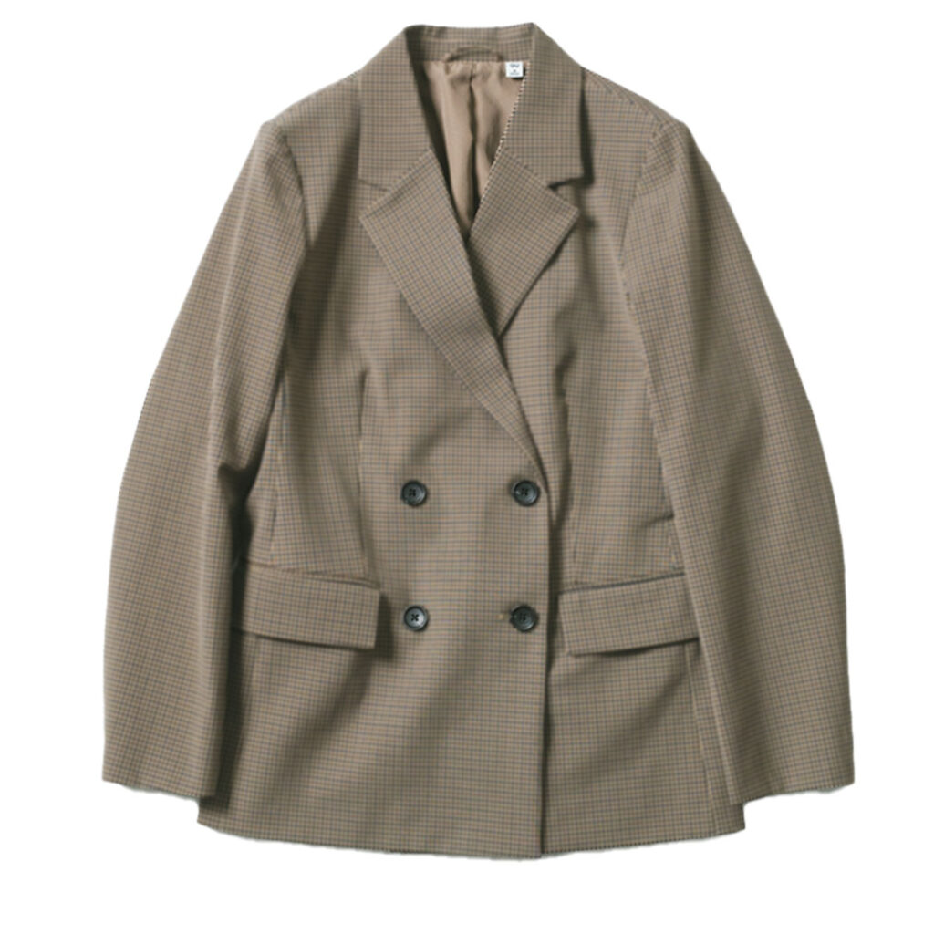 オーバーサイズの黒ボタンジャケット