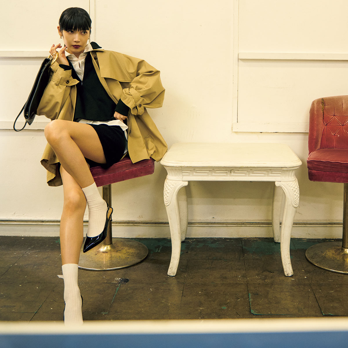 ジップスウェットとタイトなニットパンツのコーデ