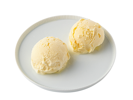 丸く形を整えたアイスクリーム