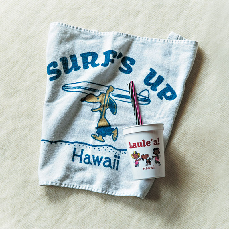 ハワイの「スヌーピーズ サーフショップ」で 買ったタオルとカップ