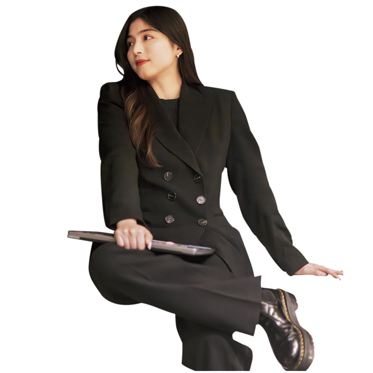 黒のジャケパンセットアップのコーデ