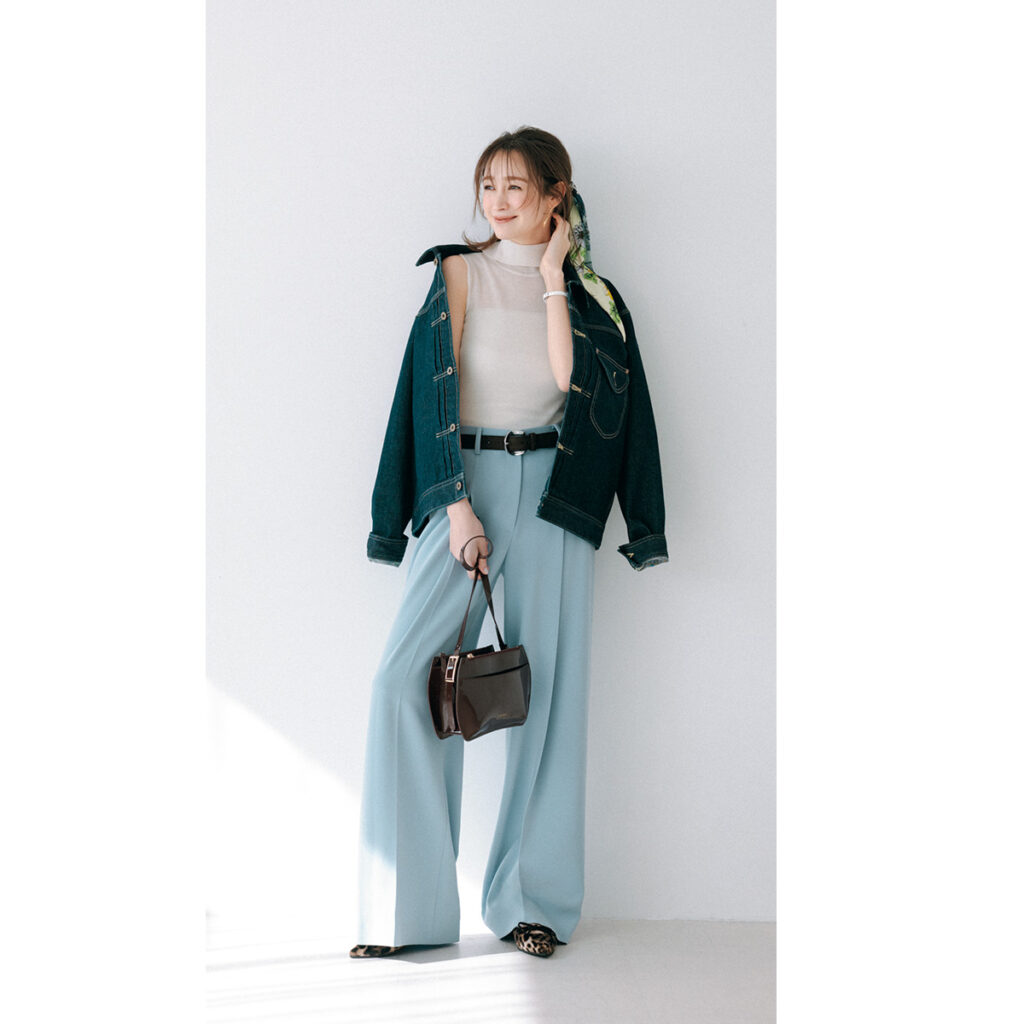 シアートップスにデニムとGジャンのコーデ