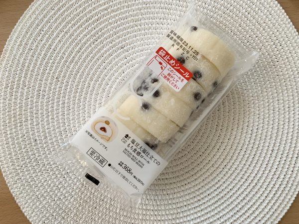 ローソンのもち食感ロールのパッケージ