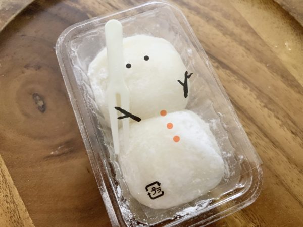 セブン-イレブンの「溶けない雪だるま みるくクリーム大福」