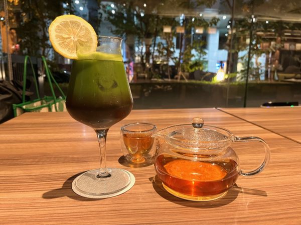 抹茶コーラと和紅茶ホット。