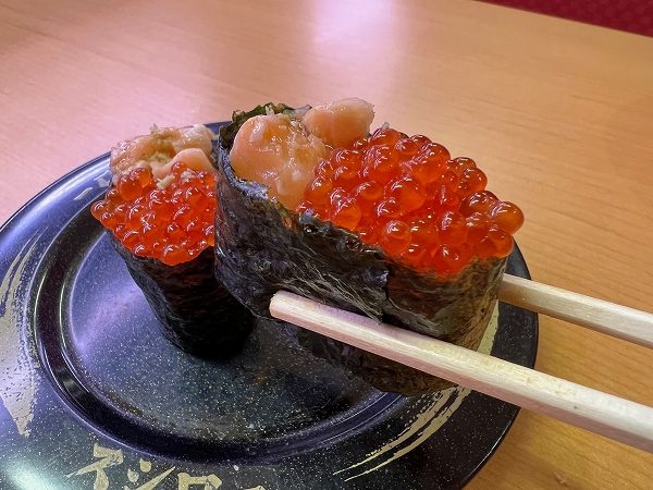 スシローの「とろサーモン・紅鮭いくらてんこ盛り」