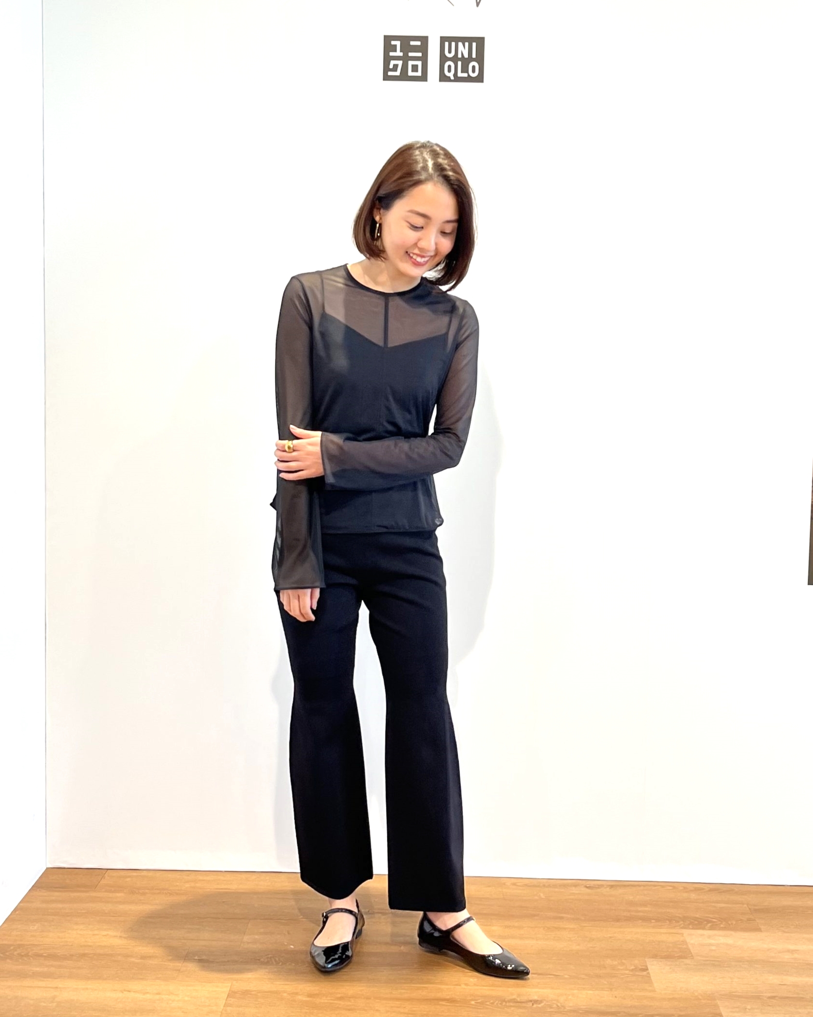 ユニクロ×マメクロゴウチ（UNIQLO and Mame Kurogouchi）のシアークルーネックTシャツ×３D セミフレアパンツのオススメコーデ。