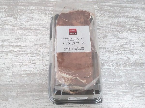 成城石井desica カカオ72%クーベルチュールチョコレートのティラミスロール ￥1,178