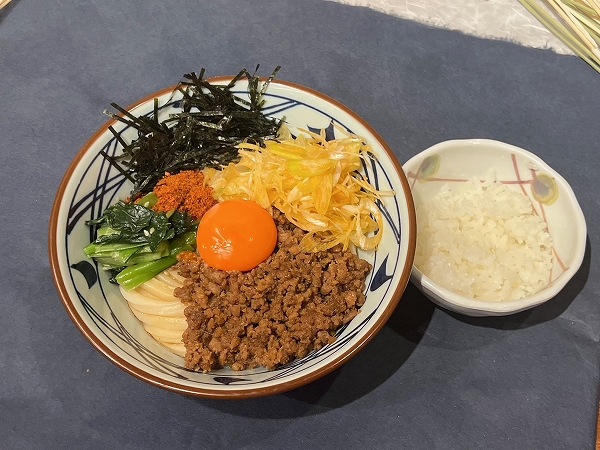 丸亀製麵の「うま辛まぜ釜玉うどん」