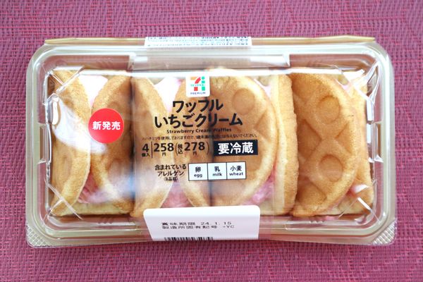 「ワッフルいちごクリーム４個入」