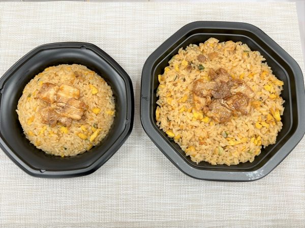 ファミリーマート「ネギ油と黒マー油で仕上げた！チャーシュー炒飯」の通常サイズと40％増量サイズ