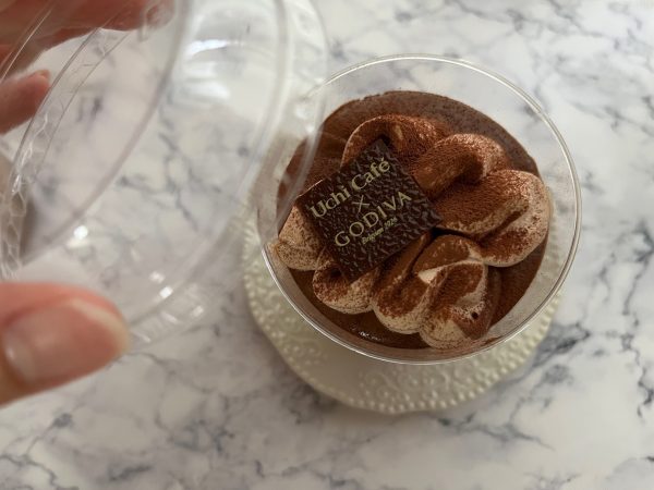 Uchi Café×GODIVA　ショコラパルフェ、フタを開けたところ。