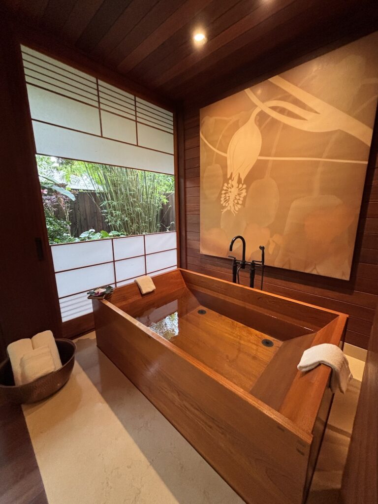 センセイ ラナイ、ア フォーシーズンズ リゾートの施設