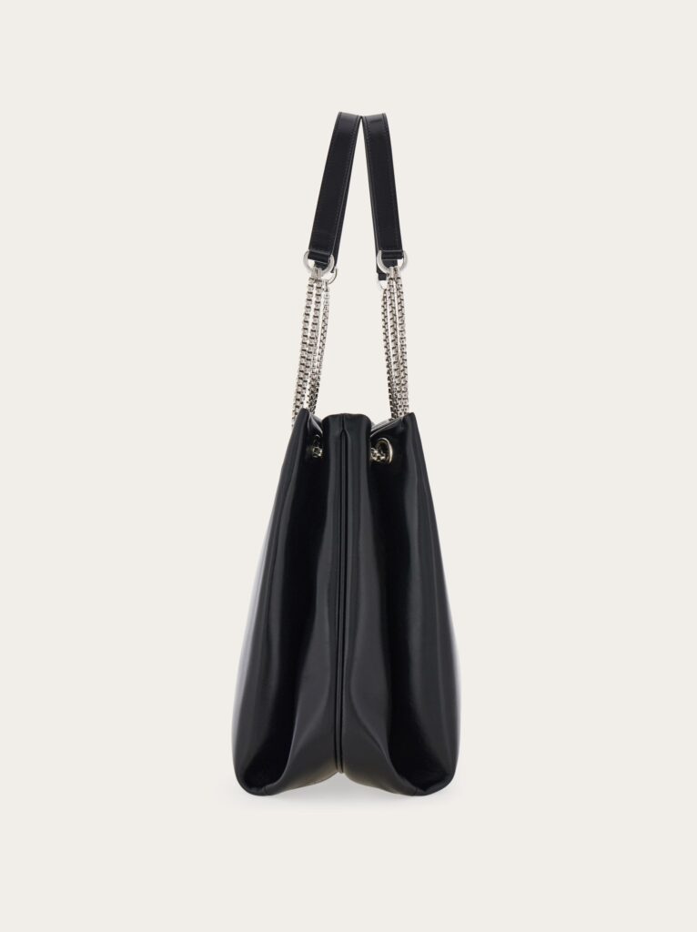 サルヴァトーレフェラガモ トートバッグ。百合紋章をイメージしたマチ