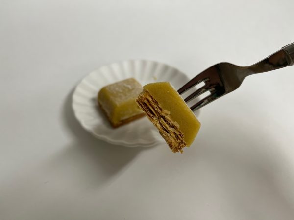 生スイートポテト食べている様子。