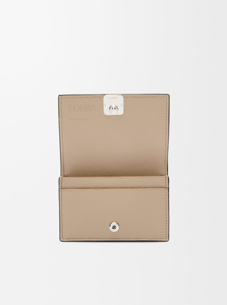 収納ポケットを2つ配備