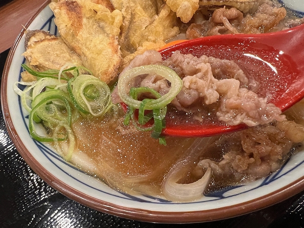 丸亀製麺の「焼きたて牛すきごぼ天ぶっかけうどん」のかけだし