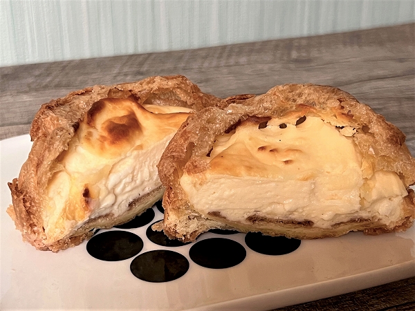 ビアードパパの「焼きチーズケーキシュー」の断面