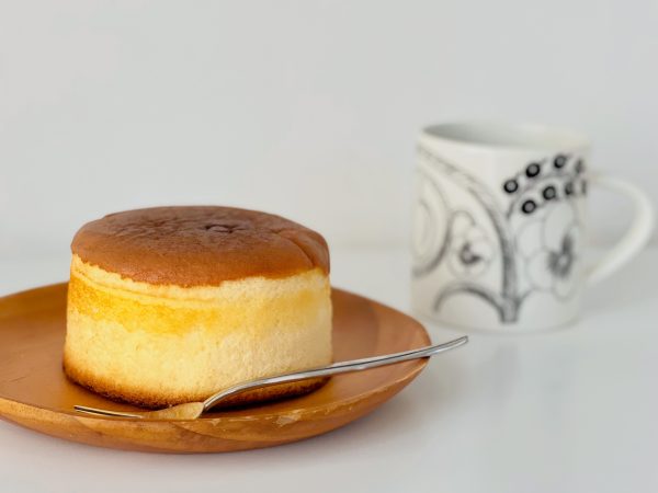 セブン-イレブン新発売のパン「おおきなふわふわ食感シフォンケーキ」