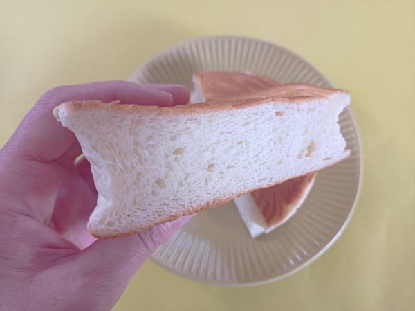 セブン-イレブン「榛名牛乳仕込みのしっとりパン」の断面図