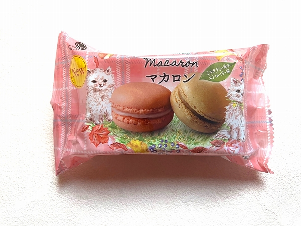 ファミリーマートの「Afternoon Tea監修 マカロン ミルクティー味＆ストロベリー味」