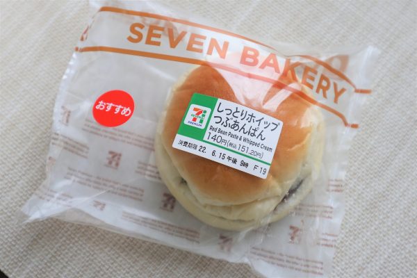 しっとりホイップつぶあんぱんのパッケージ