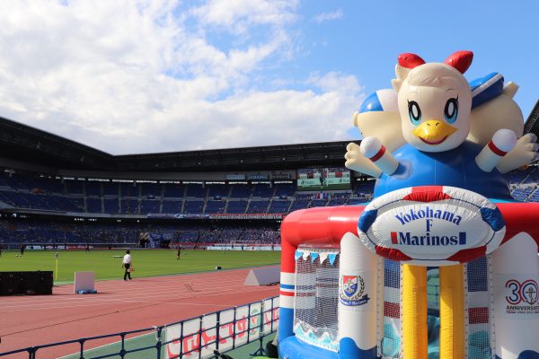 試合中でも遊べる「キッズピッチランド」にはフワフワ遊具もあります