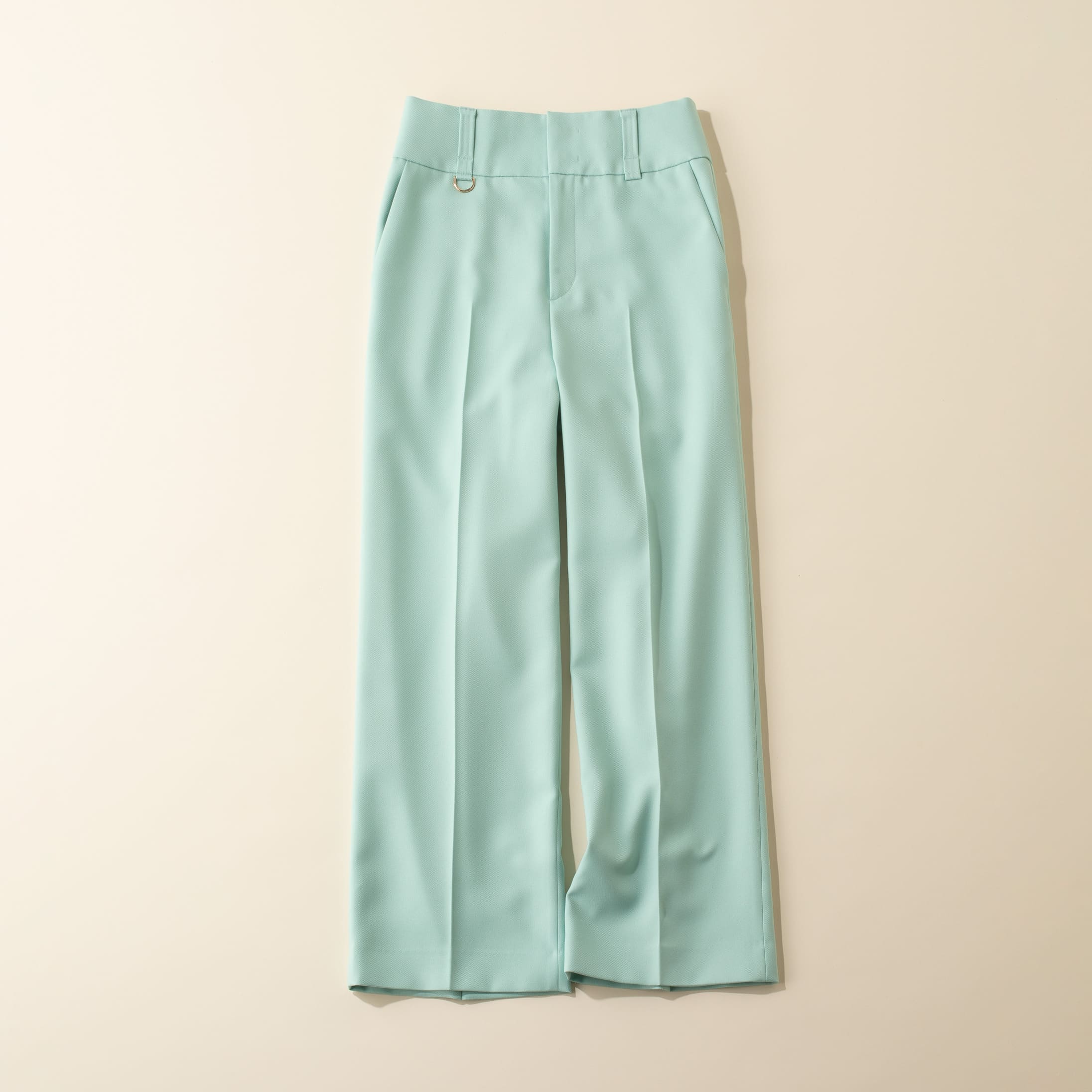 パンツ¥33,000(アナイ)
