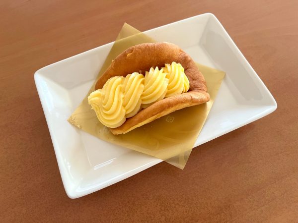 バターオムレットをお皿に出した様子。