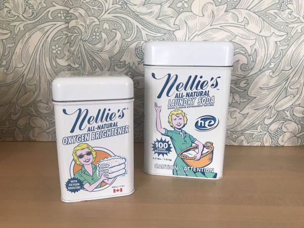 右：右：Nellie's（ネリーズ） ランドリーソーダ100回分 2,045円　左：Nellie's,（ネリーズ）オキシジェン漂白剤 1,530円
