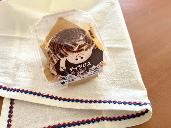 Uchi Café×猿田彦珈琲　ティラミスモンブランケーキ￥340　この製品は原料にアルコールを含みます。※アルコール分1％未満