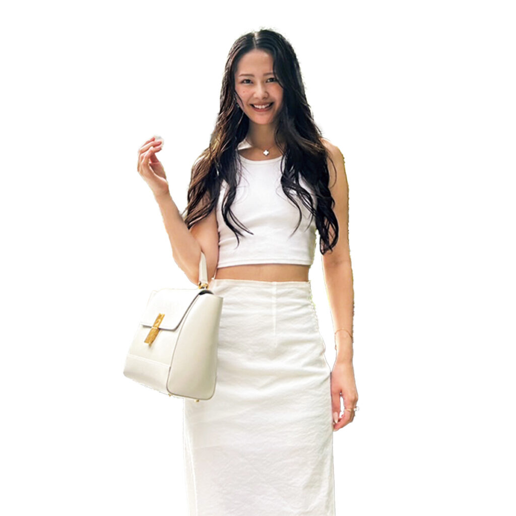 アメスリタンクとスカートのオールホワイトコーデ