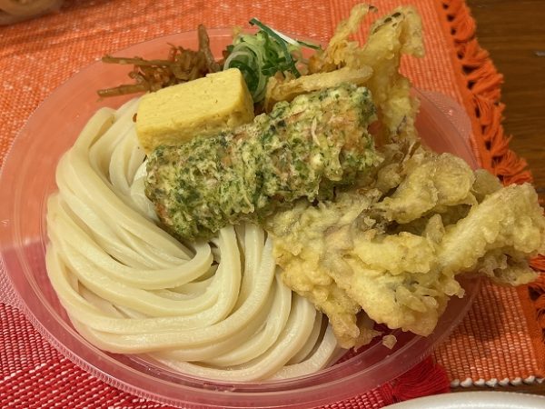 丸亀製麺の「まいたけ天うどん弁当」