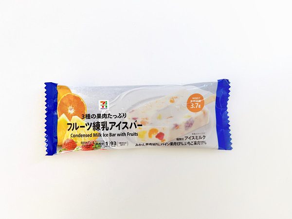 セブンイレブン3種の果肉たっぷりフルーツ練乳アイスバーのパッケージ