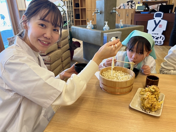 「丸亀製麺 手づくり体験教室」でお楽しみの試食